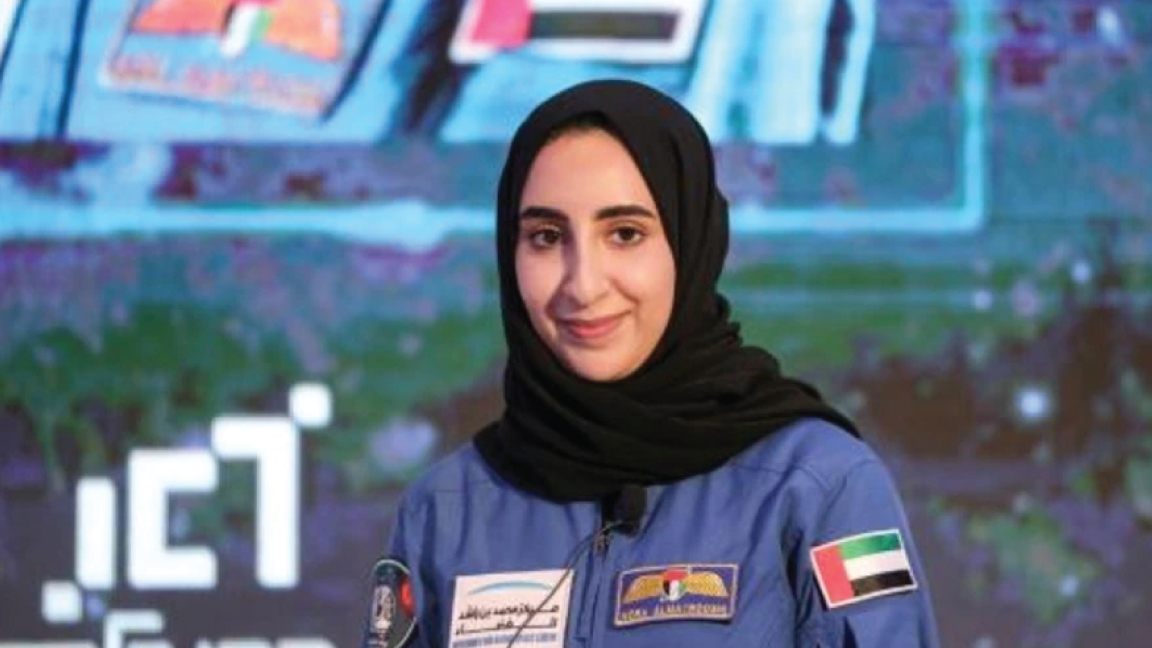 رائدة الفضاء الإماراتية نورا المطروشي في مؤتمر صحافي في دبي في 7 من يوليو 2021