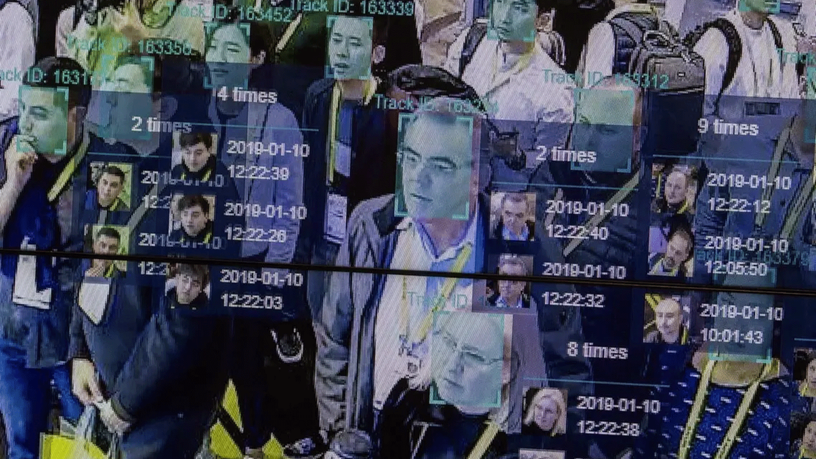  العرض التوضيحي المباشر للذكاء الاصطناعي والتعرف على الوجه في تقنية الحشد المكاني والزماني الكثيف في معرض Horizon Robotics في مركز مؤتمرات لاس فيغاس خلال CES 2019 