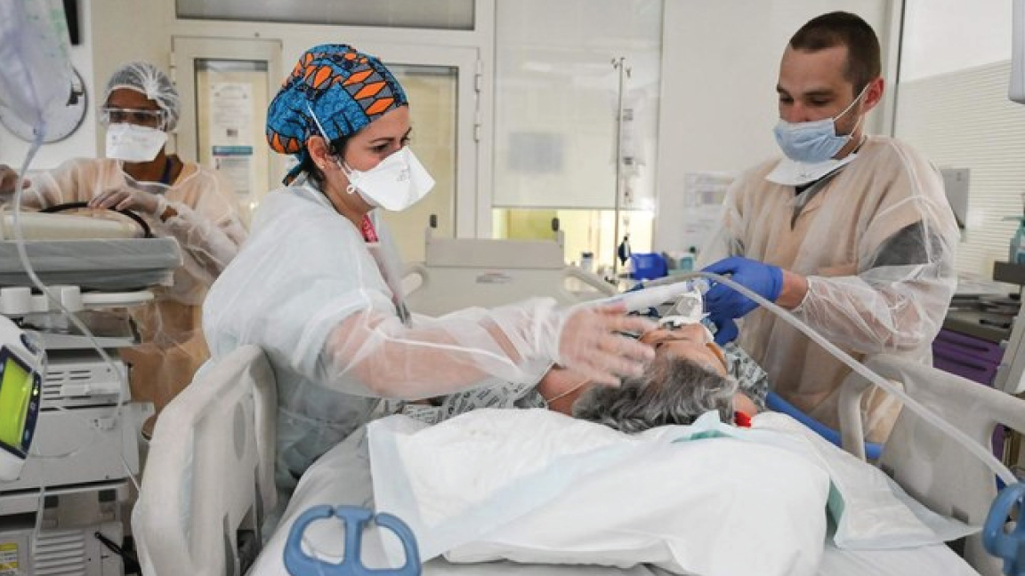مستشفيات فرنسا تعاني نقصَا في الأدوية والممرضين والممرضات