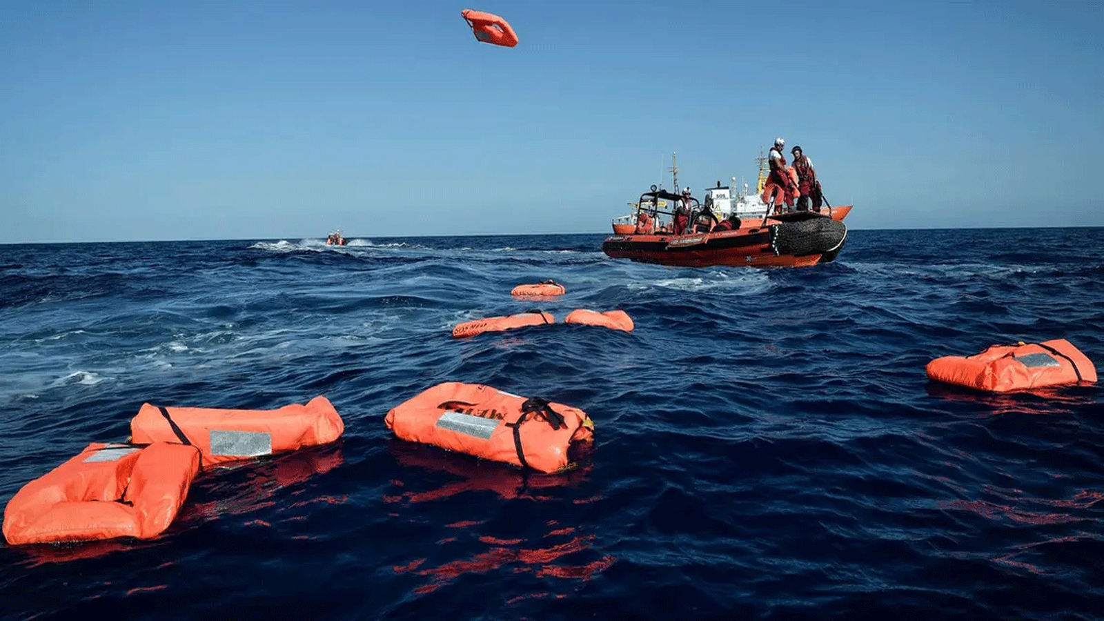 إنقاذ المهاجرين قبالة السواحل الليبية 