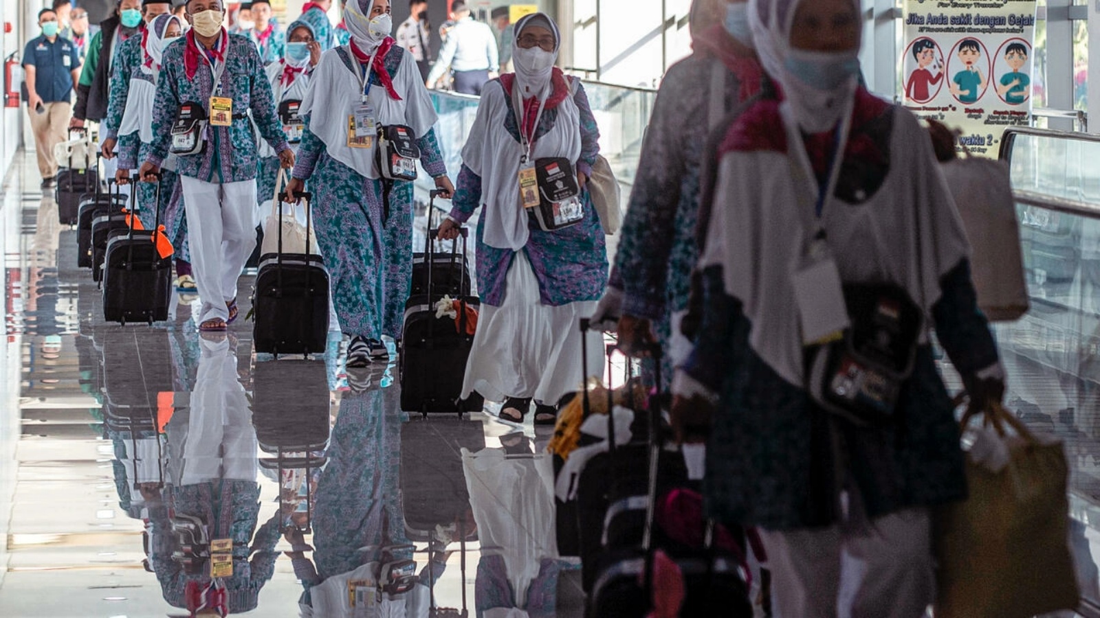 حجاج اندونيسيون يستعدون لمغادرة البلاد نحو السعودية لأداء مناسك الحج في 4 يونيو 2022 