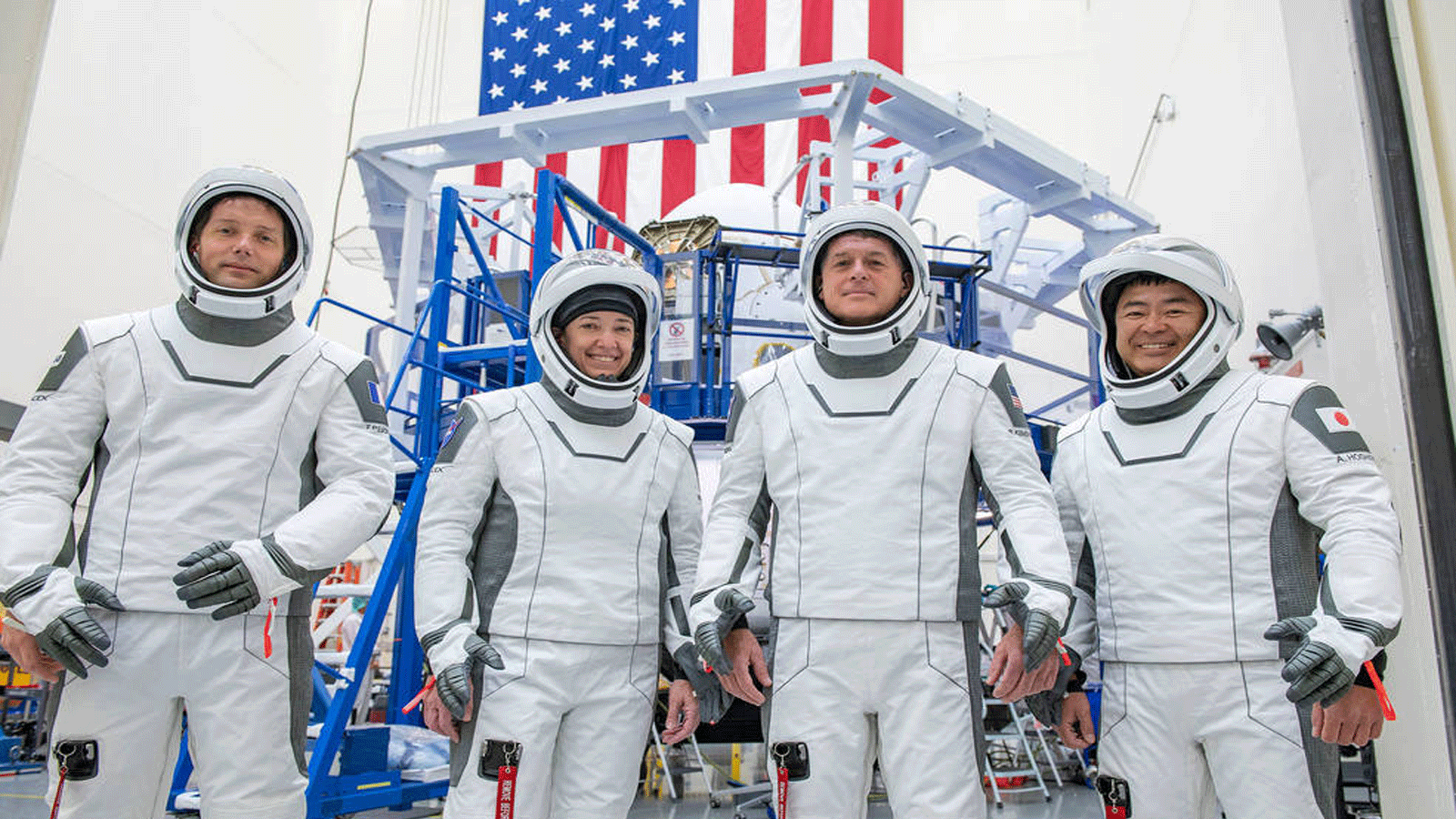 طاقم المهمة الثانية طويلة الأمد من SpaceX Crew Dragon إلى محطة الفضاء الدولية ، SpaceX Crew-2 التابعة لناسا ، خلال جلسة تدريبية في منشأة تدريب SpaceX في هوثورن ، كاليفورنيا.(الصورة: SpaceX)