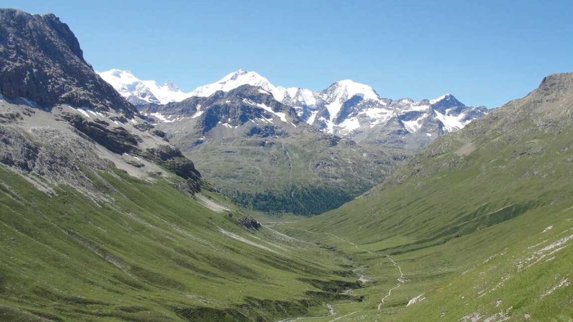 صورة من الأرشيف لسلسلة جبال الألب السويسرية