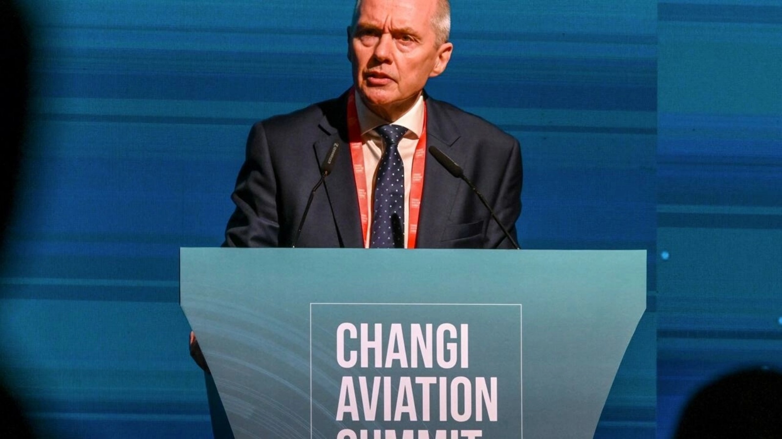 المدير العام لاتحاد النقل الجوي الدولي (إياتا) ويلي والش أثناء القاء كلمة في قمة شانغي للطيران في سنغافورة في 17 مايو 2022