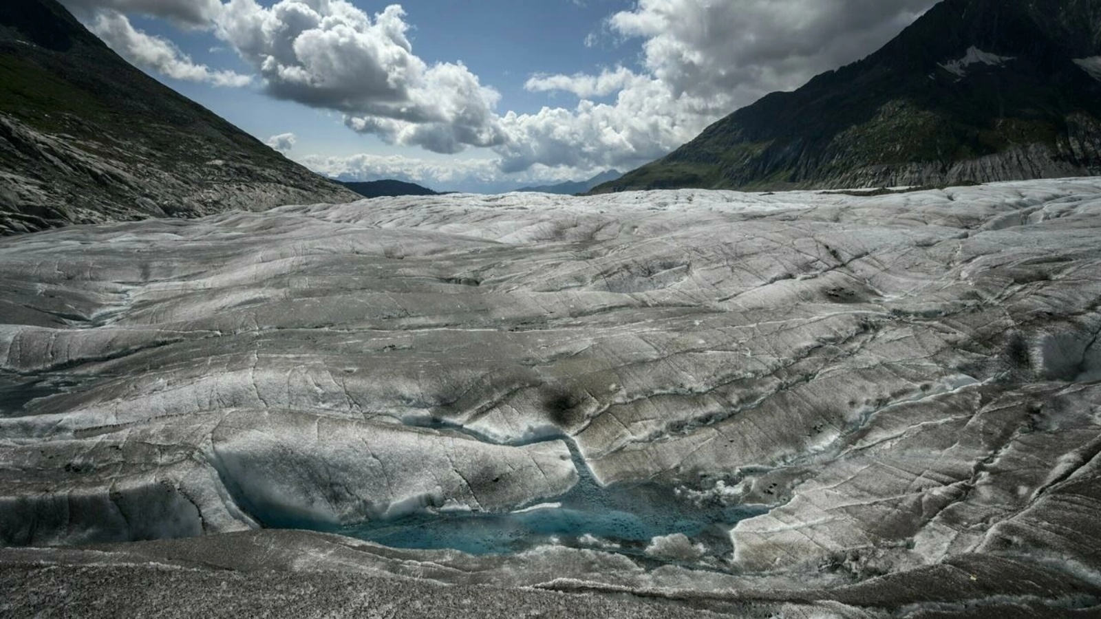 قد يؤدي ذوبان الجليد في نهر أليتش الجليدي إلى العثور على المزيد من قطع الحطام