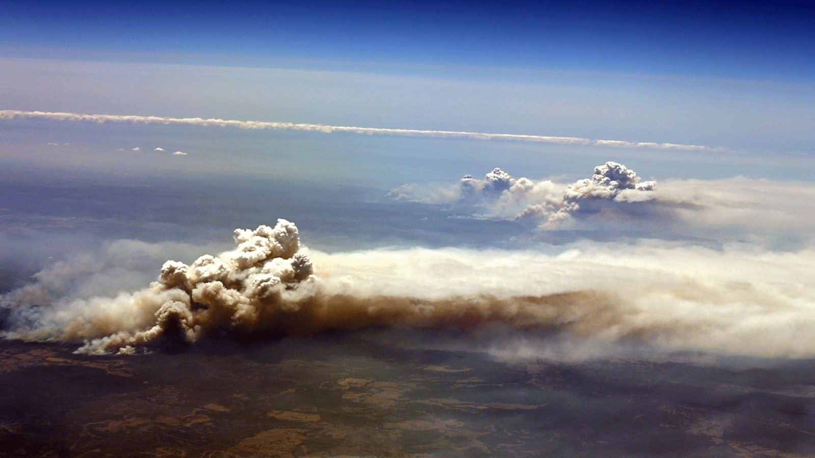 منظر جوي لحرائق الغابات يخرج عن نطاق السيطرة في ريتشموند فالي في نيو ساوث ويلز. 26 تشرين الثاني\ نوفمبر 2019