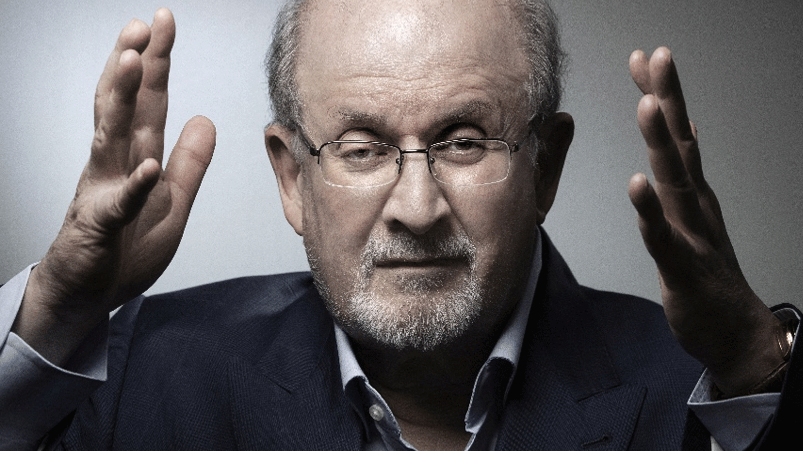 الكاتب سلمان رشدي في صورة أرشيفية تعود للعام 2019 - أ ف ب 