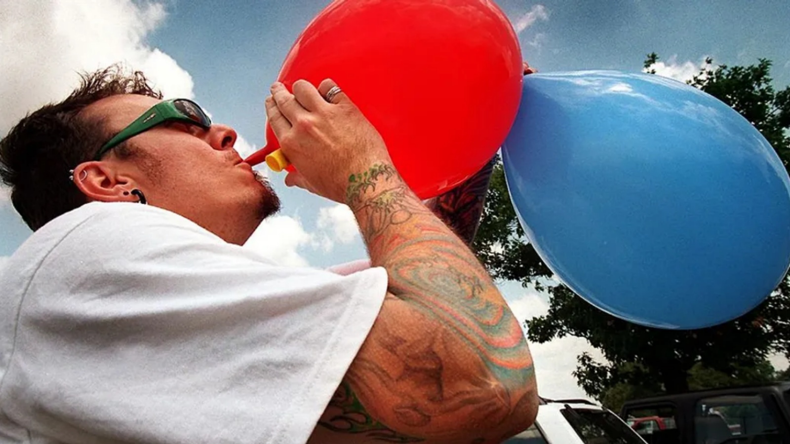 غاز الضحك، يستخدمه شباب كثر خلال الاحتفالات أو المناسبات الاجتماعية رغم مخاطره