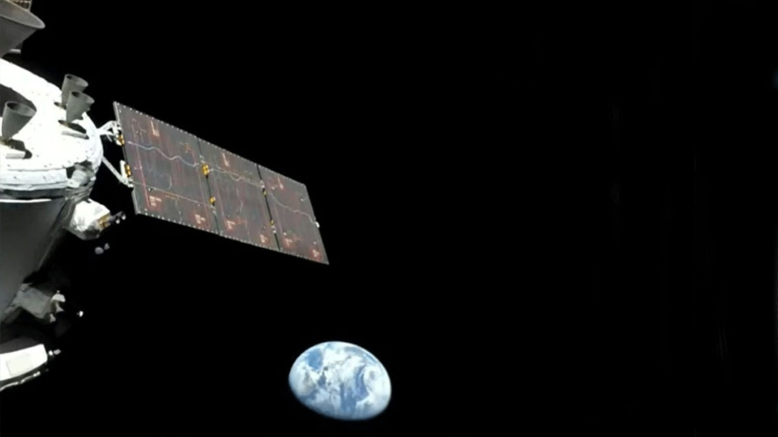  وكالة ناسا ترحب بأداء مركبة أوريون الفضائية وهي في طريقها إلى القمر بعد إقلاعها من فلوريدا، وتقول لقد 
