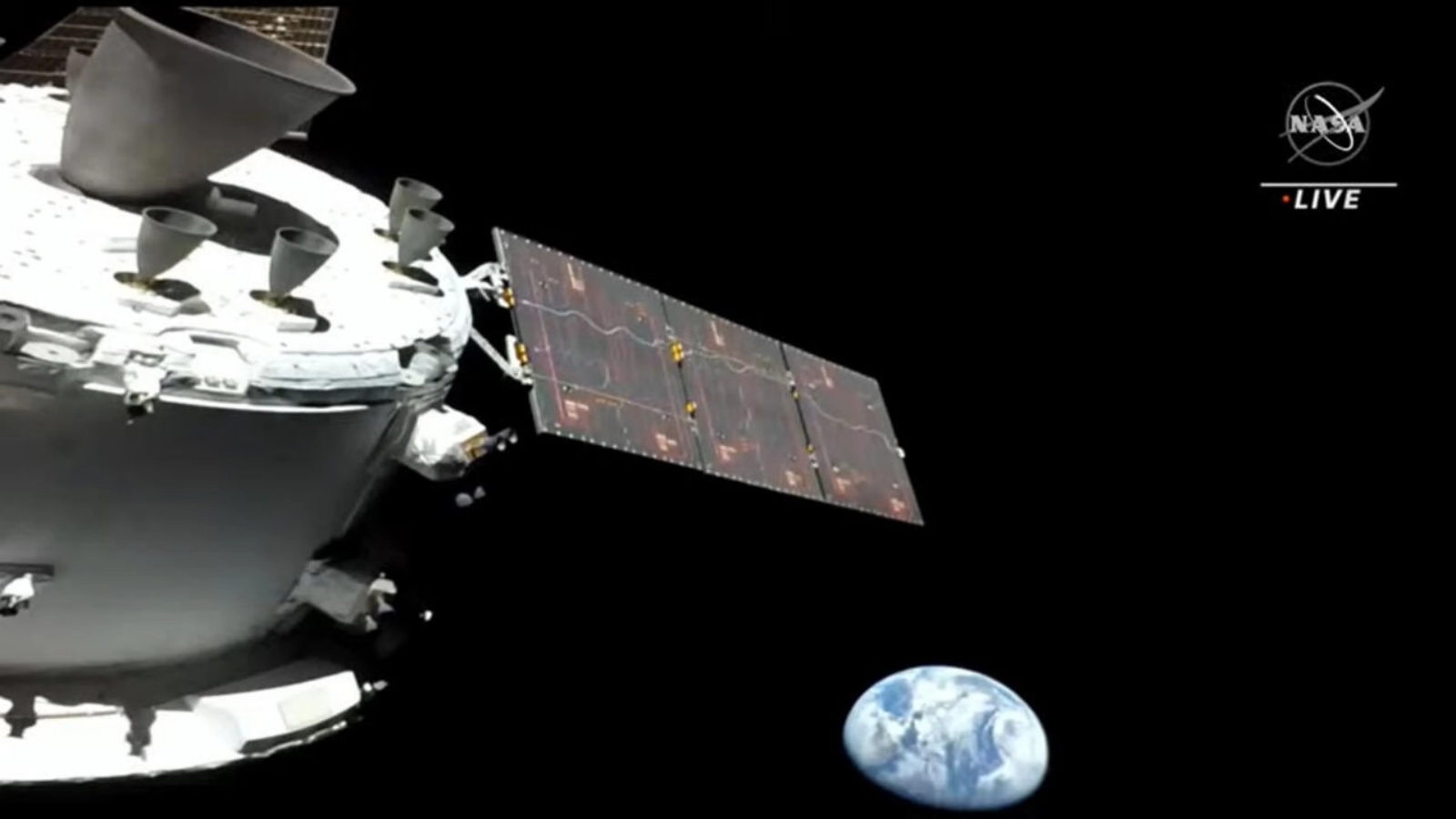 المركبة الفضائية ناسا أوريون، في طريقها إلى القمر