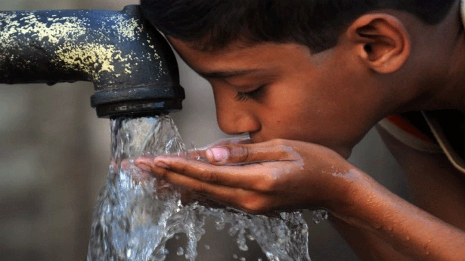 تختلف كمية شرب الماء التي يحتاجها الجسم من إنسانٍ لآخر