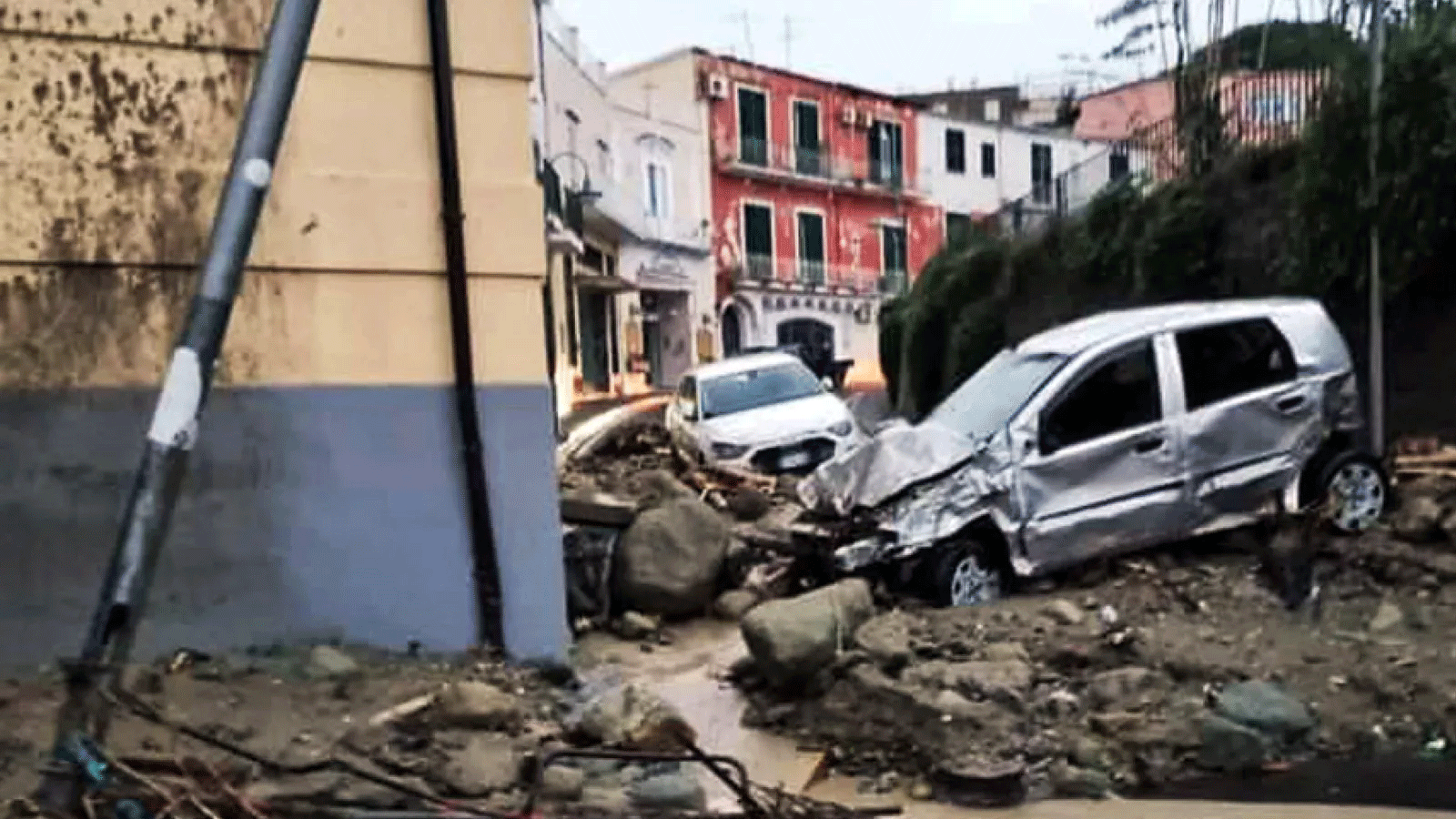 جزيرة إيسكيا نموذج عن آفة التوسع الحضري غير القانوني في إيطاليا