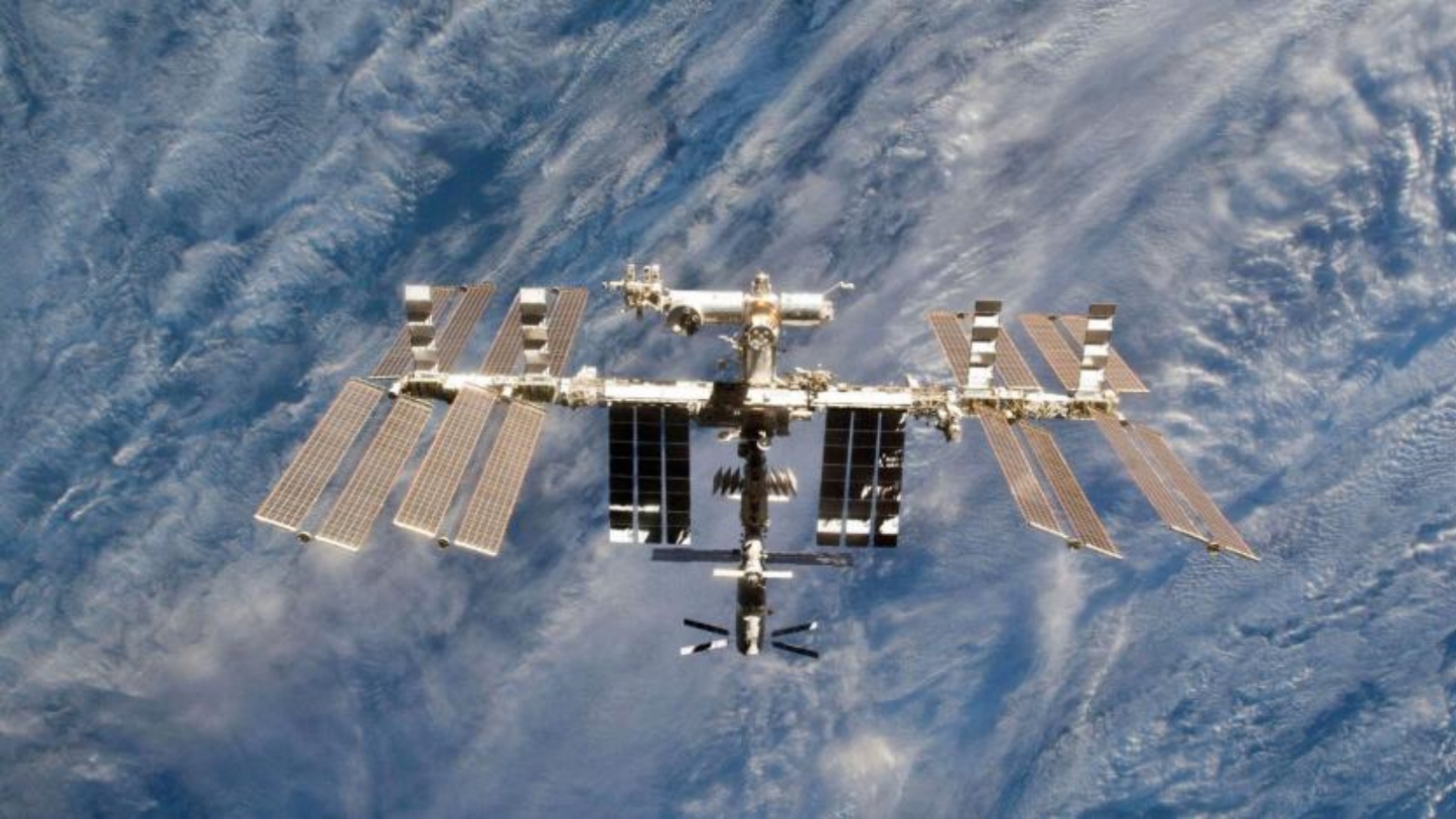 محطة الفضاء الدولية في هذه الصورة التي تم التقاطها بواسطة أحد أفراد طاقم STS-133 على مكوك الفضاء ديسكفري، 7 مارس 2011