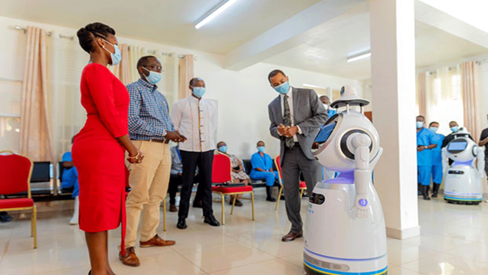  الروبوتات عالية التقنية في مركز علاج Kanyinya COVID-19. وهي نتيجة شراكة بين وزارة الصحة ووزارة تكنولوجيا المعلومات والاتصالات والابتكار وبرنامج الأمم المتحدة الإنمائي في رواندا(UNDP)