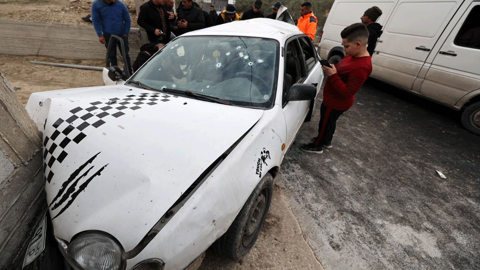 سيارة مخترقة بالرصاص قُتِل فيها مسلحان من حركة الجهاد الإسلامي في فلسطين برصاص جنود إسرائيليين في جبع بالقرب من مدينة جنين بالضفة الغربية. 14 كانون الثاني\يناير 2023.