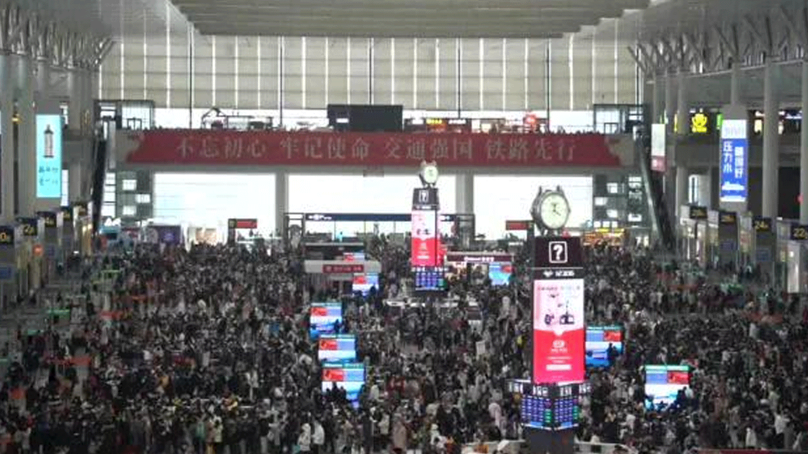 عشرات ملايين الأشخاص في الصين يتوجهون إلى قراهم قبل بدء الاحتفالات بالسنة القمرية