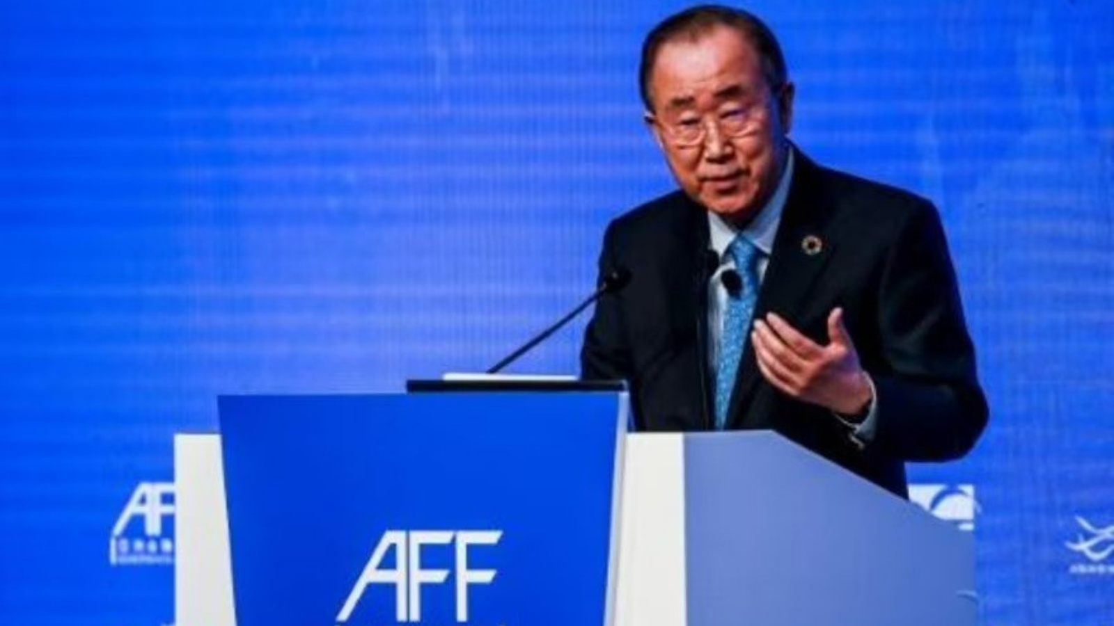 الأمين العام السابق للأمم المتحدة بان كي مون يلقي كلمة في إطار المنتدى المالي الآسيوي في هونغ كونغ في 11 يناير 2023 