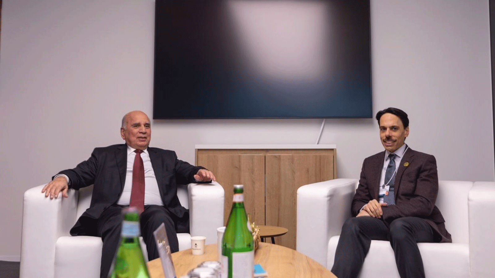وزير الخارجية العراقي فؤاد حسين مجتمعا في لاهاي في 17 كانون الثاني\يناير 2023 مع نظيره السعودي الامير فيصل بن فرحان (مكتبه)