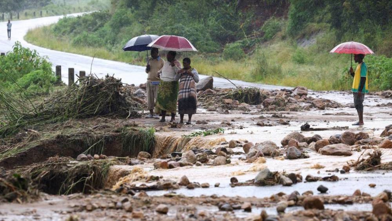 دمار تسبب به الإعصار فريدي الذي ألحق أضرارًا بأنظمة الصرف الصحي
