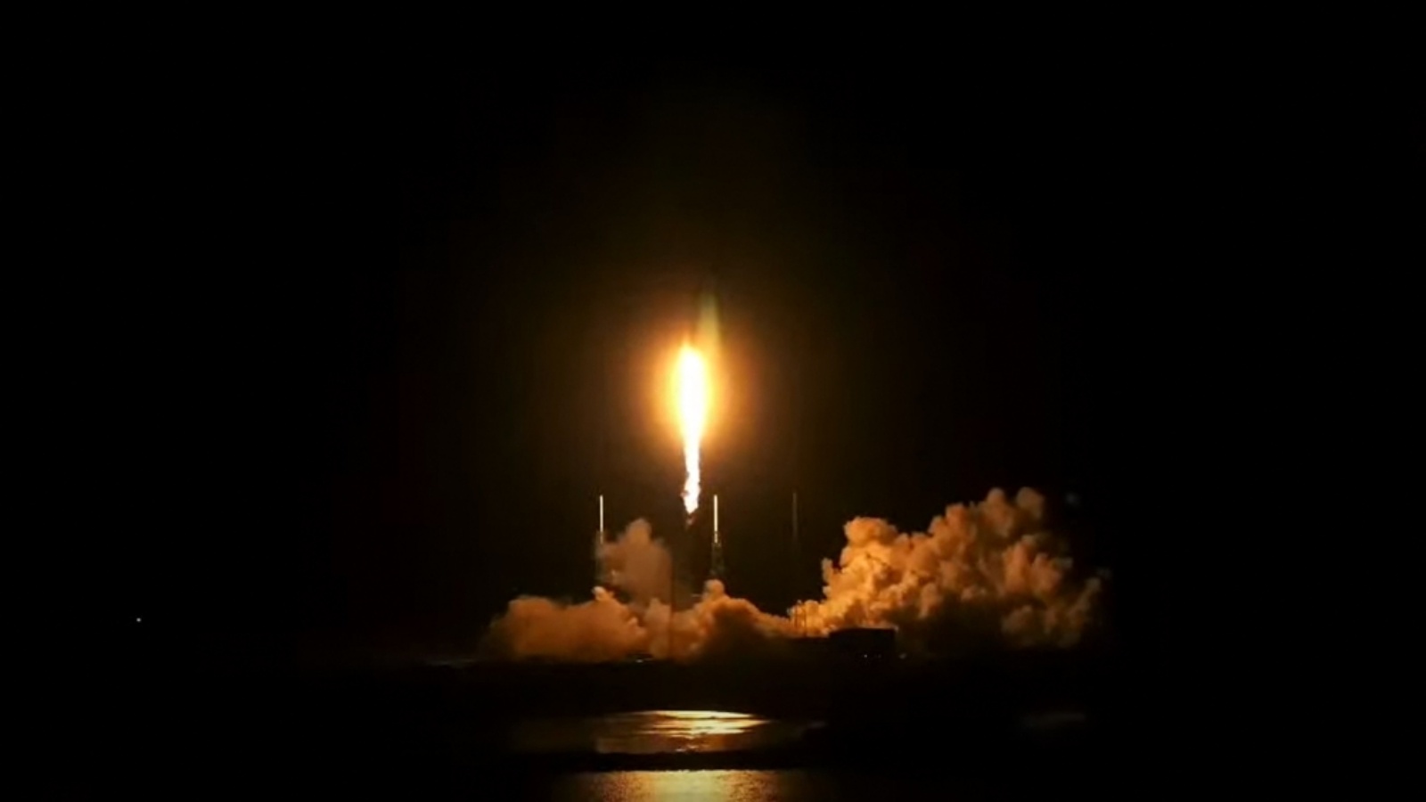 من قناة ناسا التلفزيونية التي تعرض انبعاثات التروبوسفير: أداة رصد التلوث (TEMPO) من وكالة ناسا في الساعة 12:30 صباحًا (0430 بتوقيت جرينتش) في 7 أبريل 2023 كحمولة على Intelsat 40E على متن صاروخ SpaceX Falcon 9 من كيب كانافيرال محطة القوة الفضائية في فلوريدا