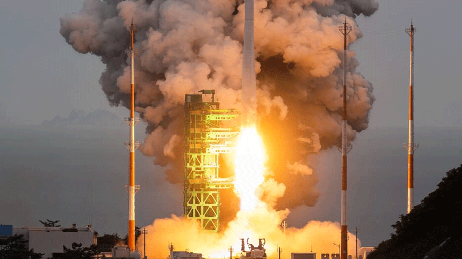 كوريا الجنوبية تُطلِق صاروخ نوري المحلي، بعد يوم من إجبارها على التأجيل بسبب خلل فني