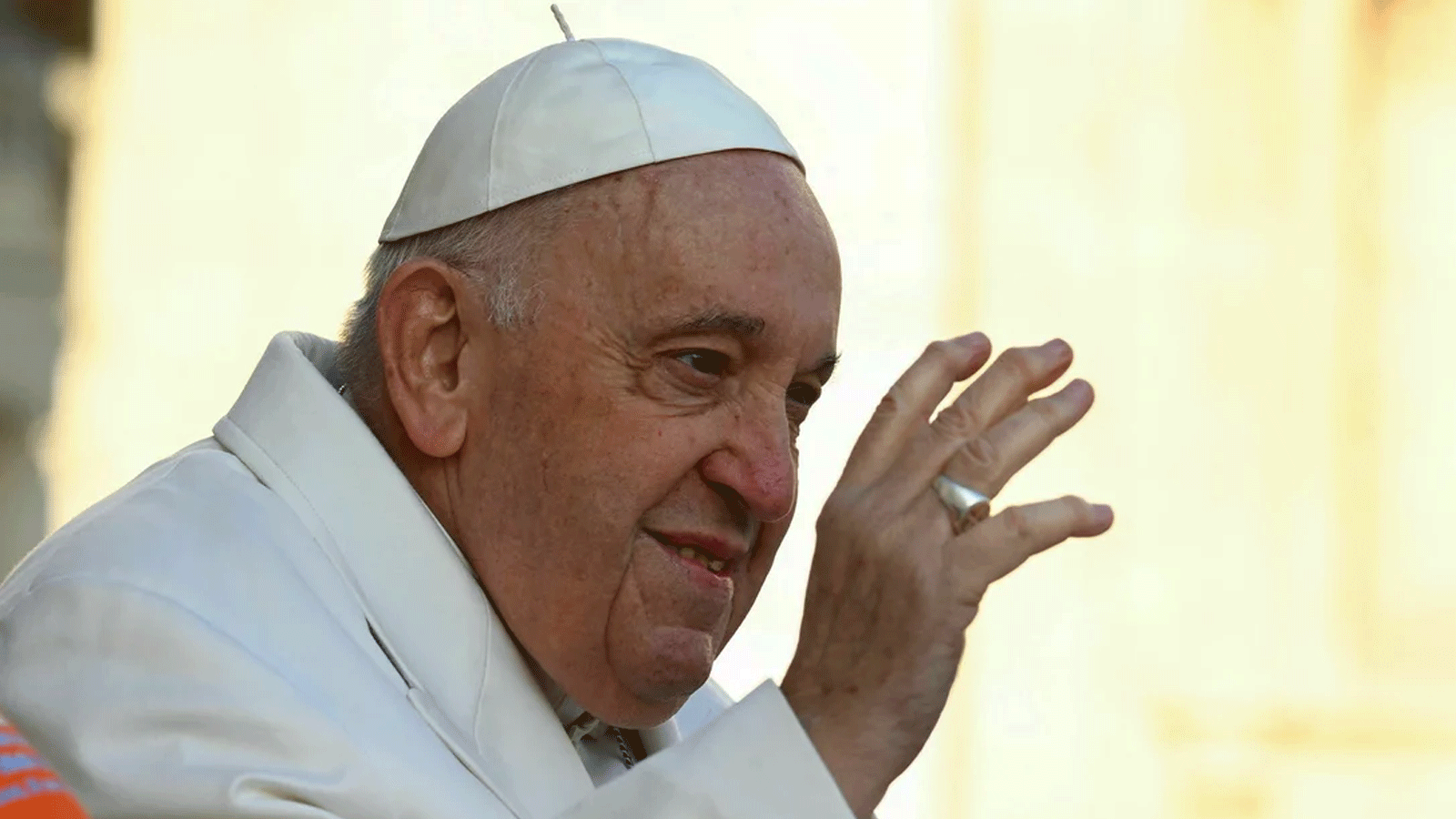 البابا فرنسيس يبدأ فترة نقاهة بعد عملية جراحية في البطن