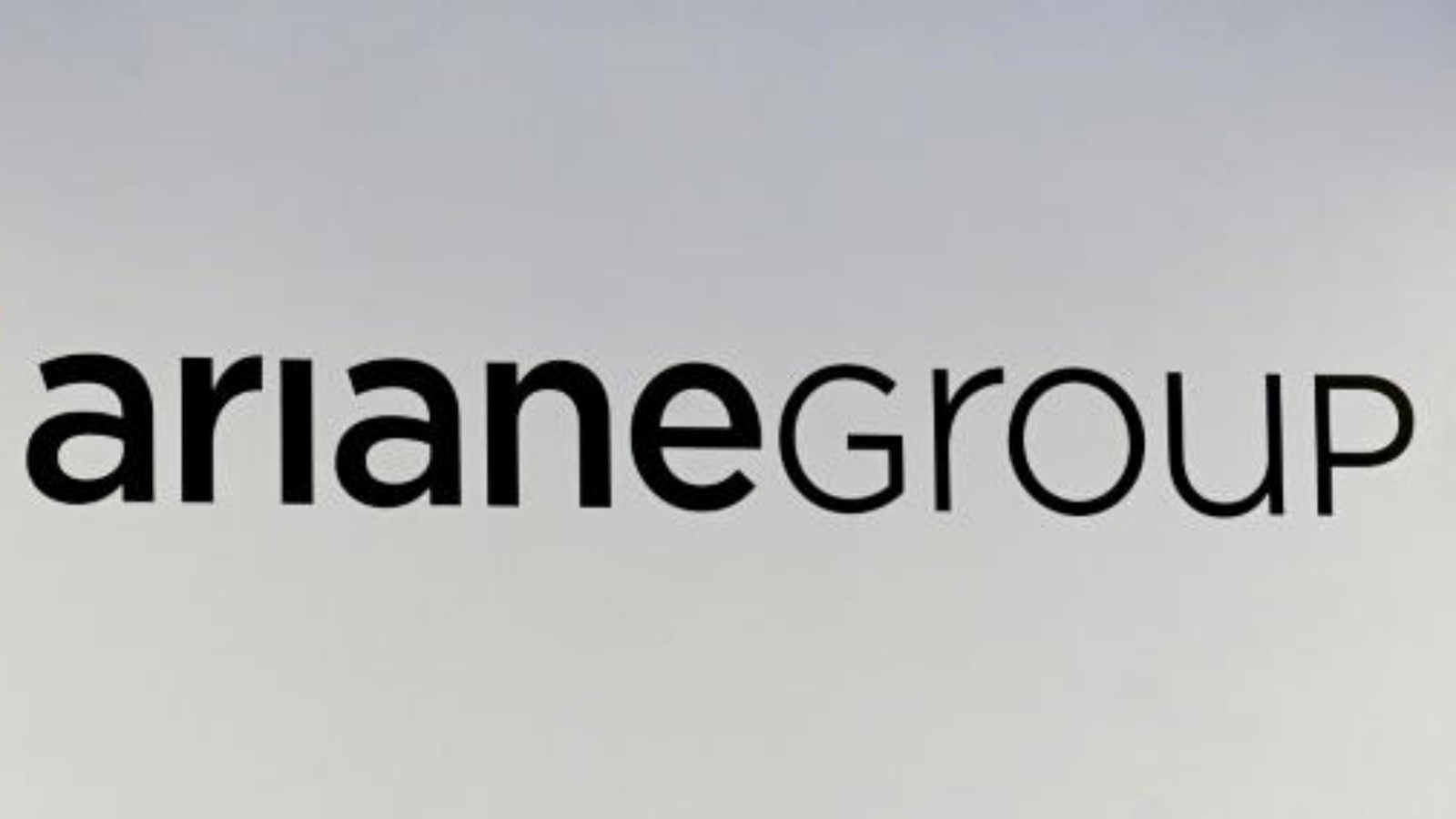 شعار شركة "أريان غروب" في باريس في 18 سبتمبر 2022