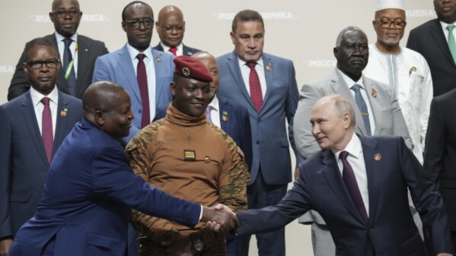 بوتين خلال لقائه الزعماء الأفارقة في بطرسبرغ