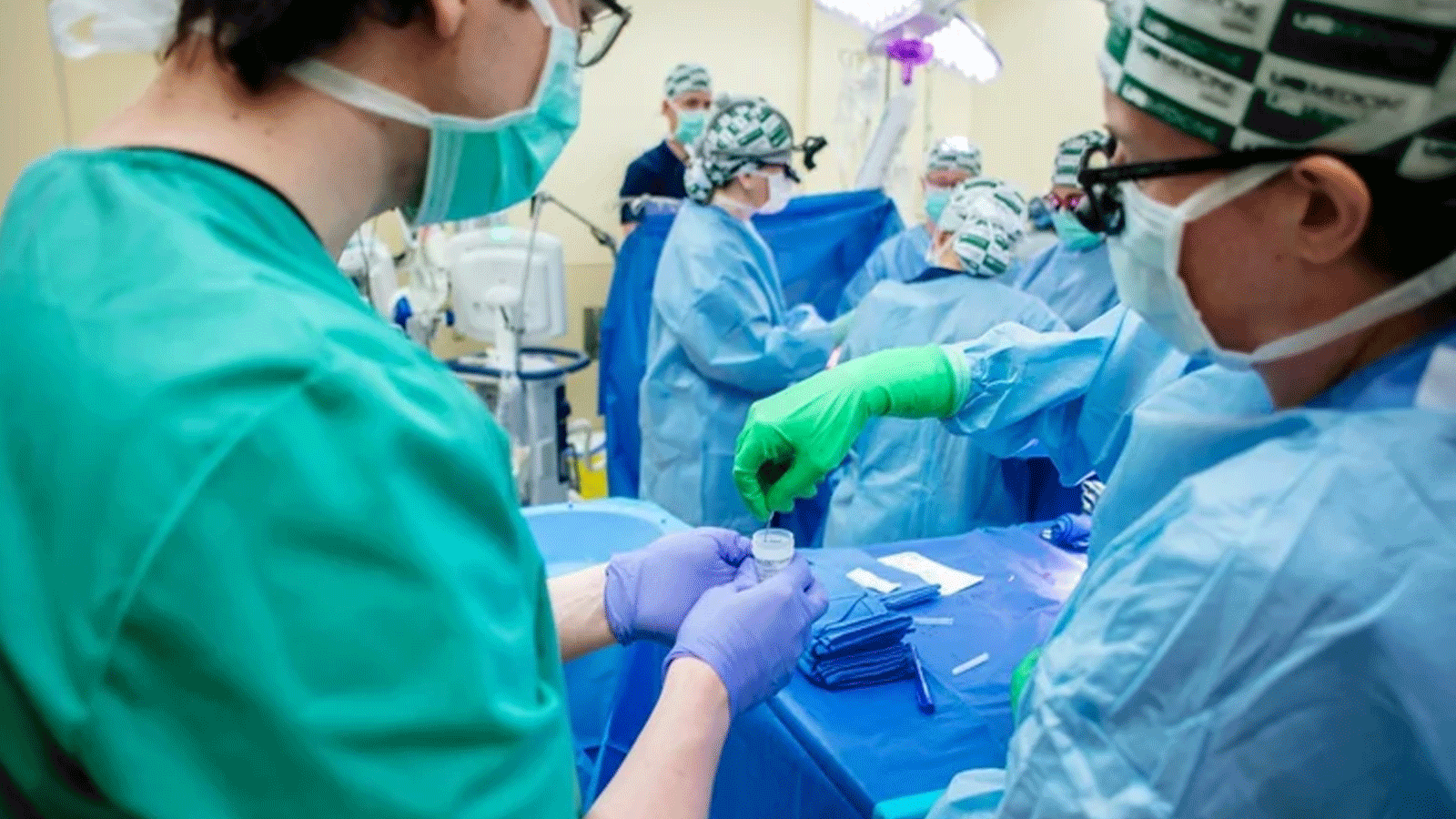 صورة صادرة عن جامعة ألاباما في برمنغهام إجراء جراحة زرع الأعضاء