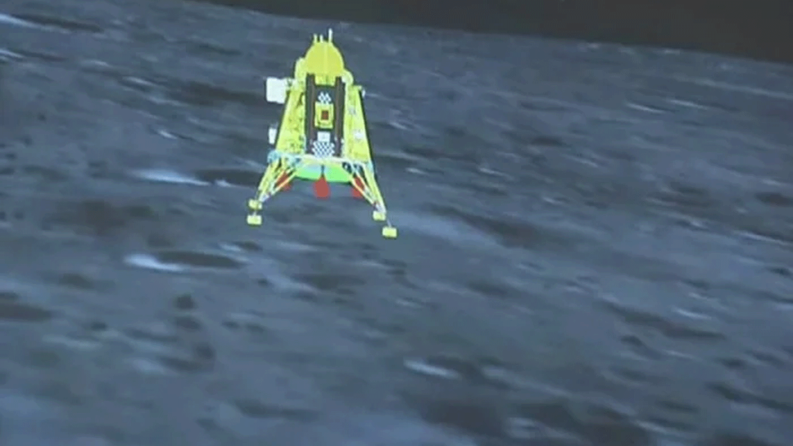 صورة مأخوذة من البث المباشر لموقع منظمة أبحاث الفضاء الهندية (ISRO) في 23 أغسطس\آب 2023، تظهر الهبوط الناجح للمركبة الفضائية تشاندرايان -3 على القطب الجنوبي للقمر