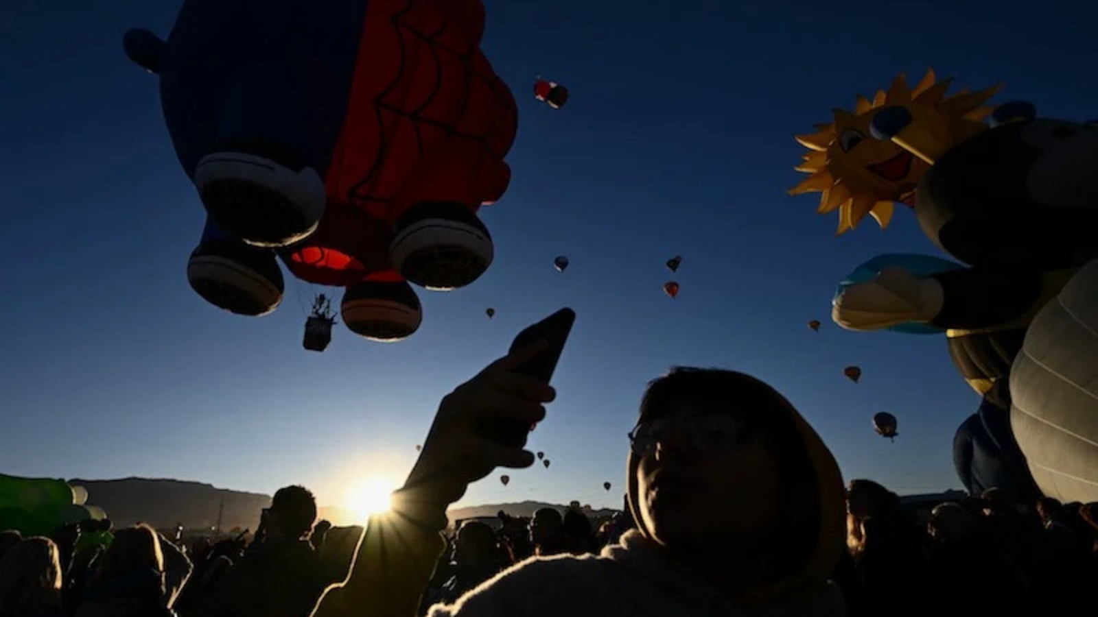 يتزامن حصول الكسوف مع مهرجان كبير للمناطيد