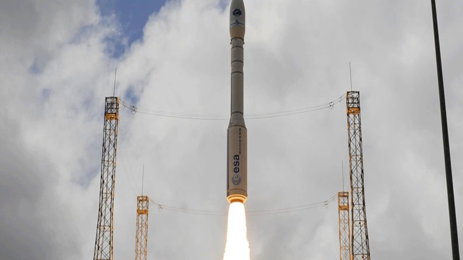 صاروخ "فيغا" ينجح في وضع 12 قمرًا اصطناعيًا في المدار