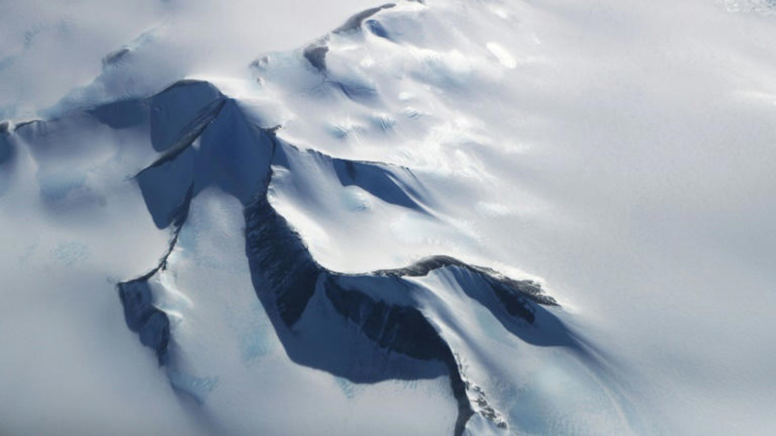 صورة جوية لبعض التضاريس الجبلية في أكتوبر 2017