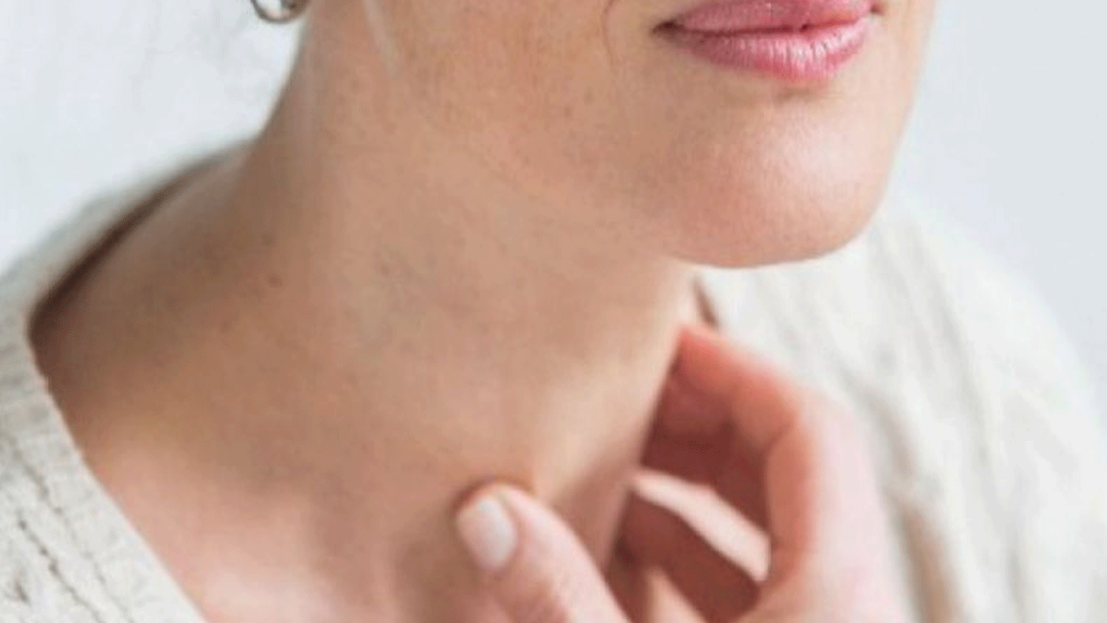 آلام الرقبة قد تدل على مشكلة خطيرة(صورة توضيحية)