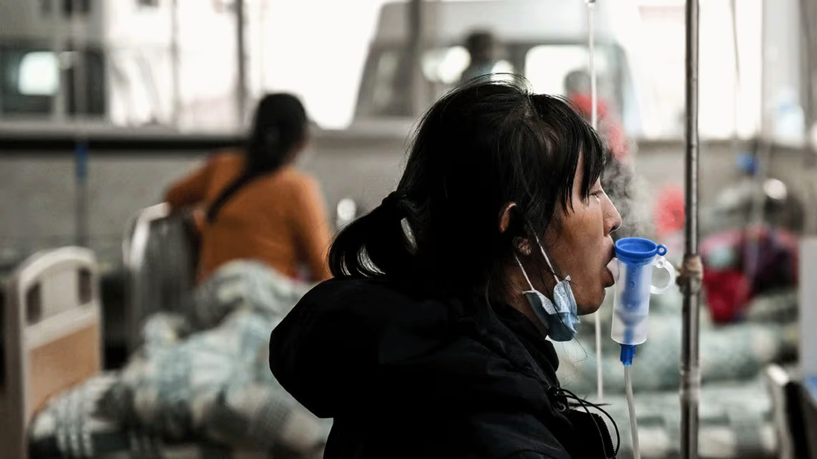مريضة Covid-19 في مستشفى في جينغهونغ بمقاطعة يوننان