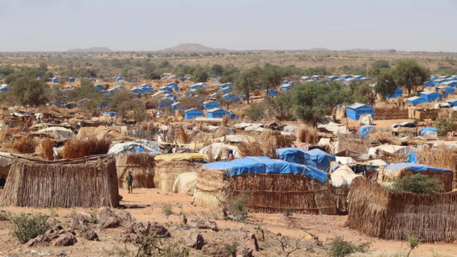 صورة مؤرخة في 7 ديسمبر 2023 تظهر مخيما للاجئين السودانيين في أدري في تشاد 