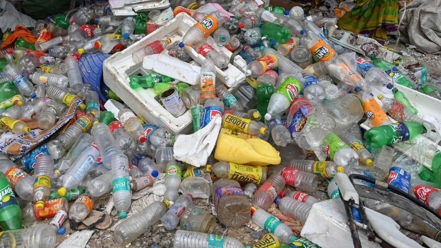 آلية أميركية مثيرة للجدل لمعالجة النفايات البلاستيكية
