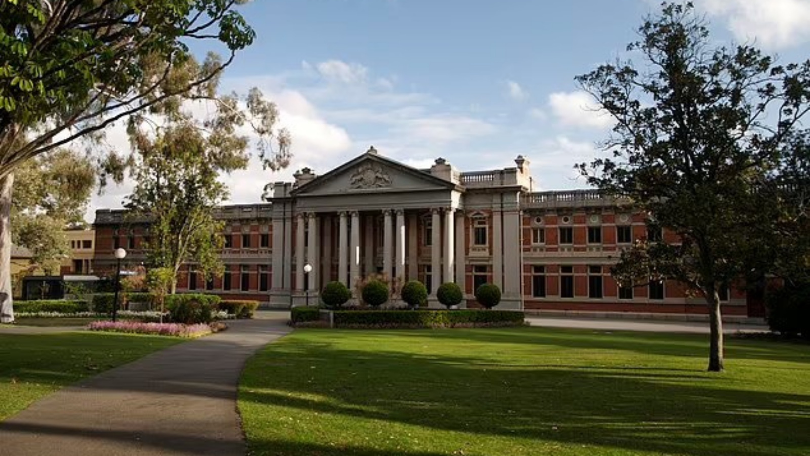 منحت المحكمة العليا في غرب أستراليا (في الصورة) حكم الطوارئ بعد أن سمعت أن الزوجين كانا يخططان لإنجاب طفل آخر لمدة أربع سنوات قبل وفاته المفاجئة