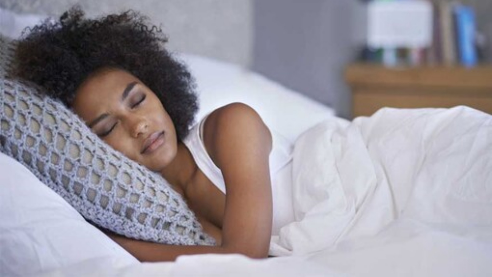 الضوء الخافت خلال النوم يمكن أن يكون له تأثيرات سلبية مضرة بصحة الدماغ