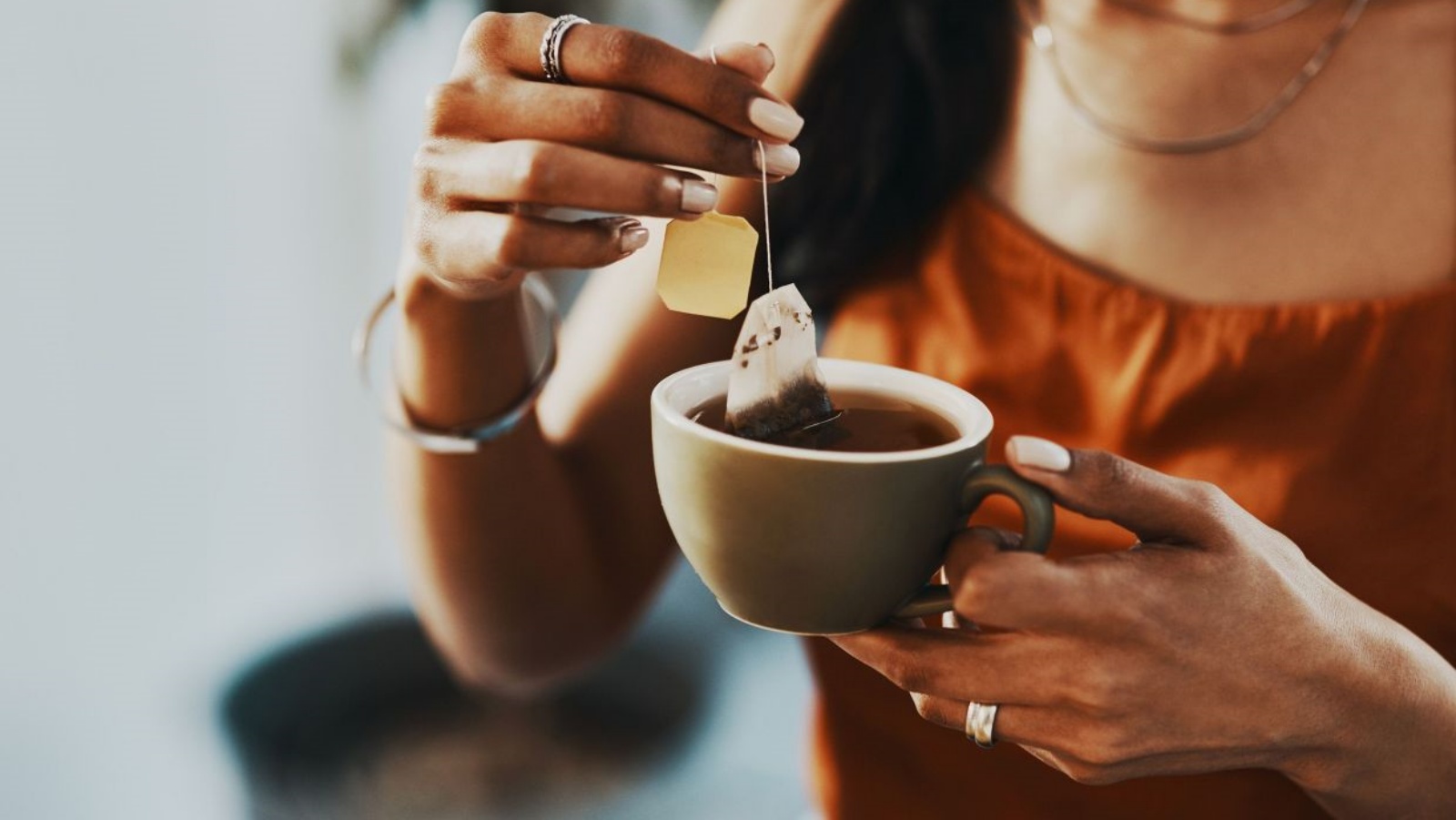 الشاي الأسود يحتوي على معادن مرتبطة بصحة القلب والدماغ والأمعاء