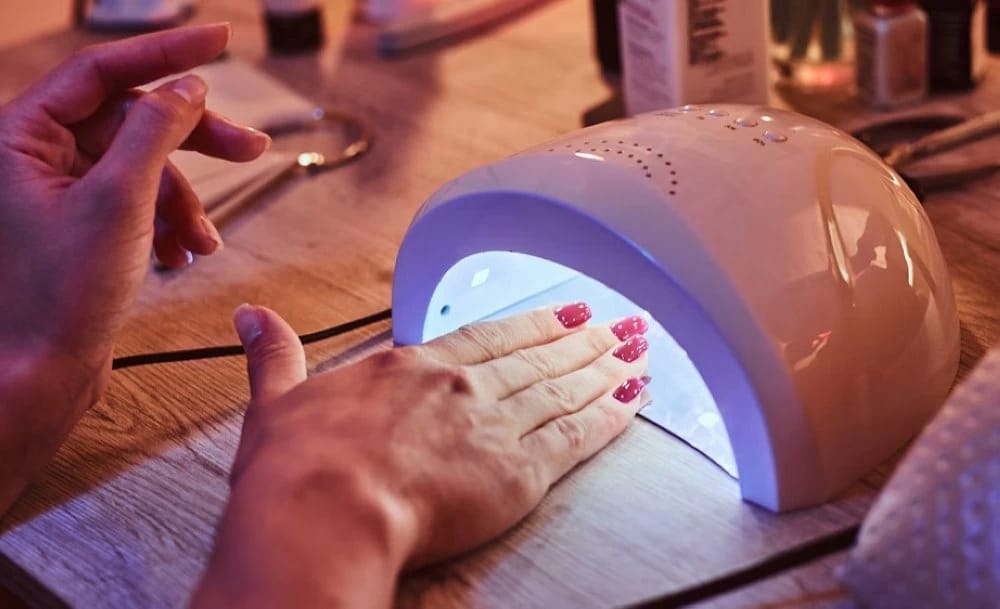 المغرب: منع تداول طلاء للأظافر يحتوي على مادة