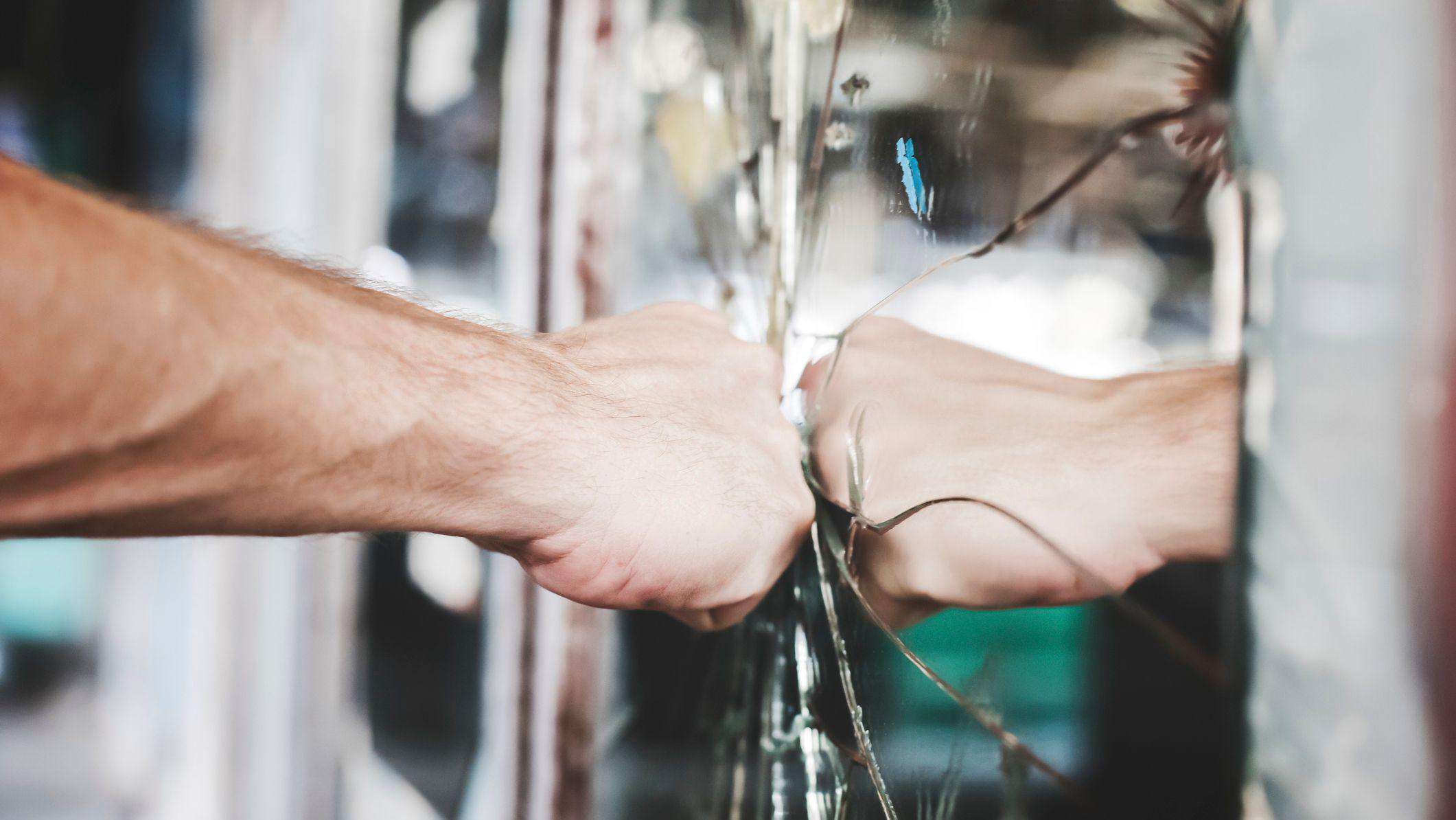 رجل غاضب - Getty Images