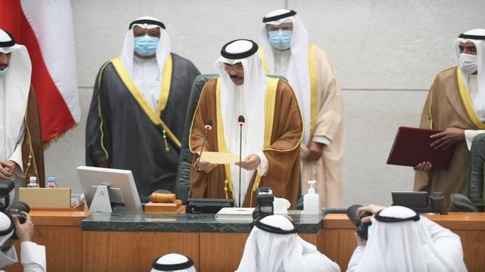 الشيخ نواف الأحمد يؤدي اليمين الدستورية أميرا للكويت (كونا) 