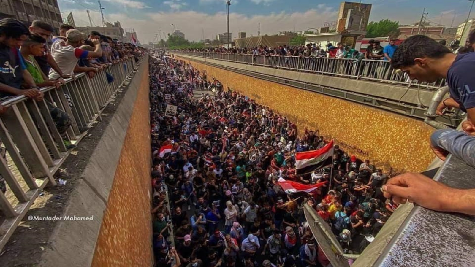 طلبة بغداد ينضمون الاحد الى مظاهرات احياء الذكرى الاولى لانطلاق الاحتجاجات