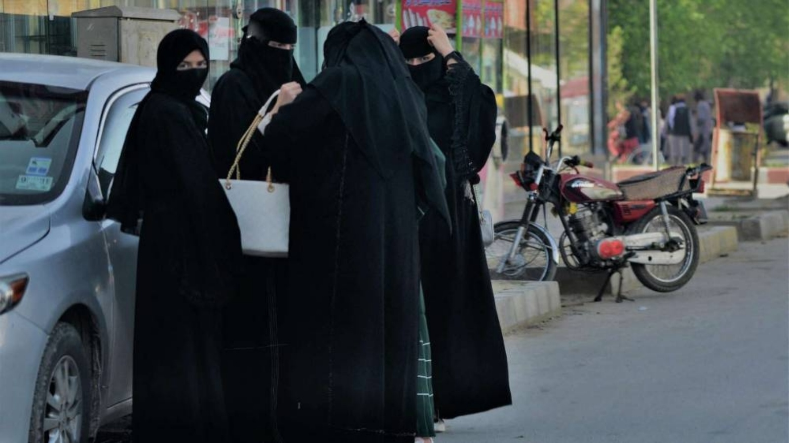 معاملة طالبان للنساء والفتيات في أفغانستان يمكن أن تعد 