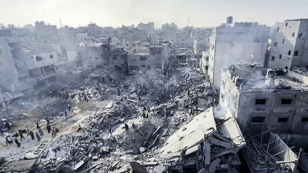 من مشاهد الخراب والدمار في غزة