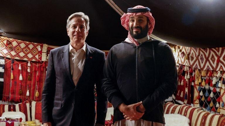 ولي العهد السعودي الأمير محمد بن سلمان مستقبلاً وزير الخارجية الأميركي انتوني بلينكن في العلا