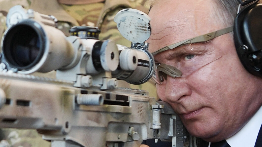 زادت تعقيدات الحرب الأوكرانية من المخاوف بتدهور الأمور إلى مواجهة شاملة بين روسيا وحلف الأطلسي، وفي الصورة الرئيس الروسي فلاديمير بوتين