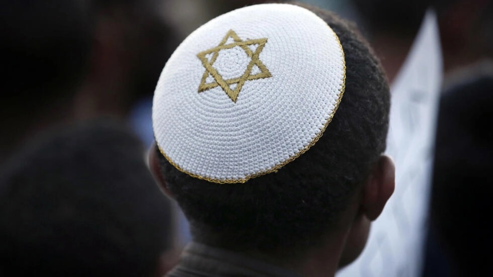 أتباع الديانة اليهودية يدركون أن الجميع يرى أن اليهودية أصل الرسالات السماوية