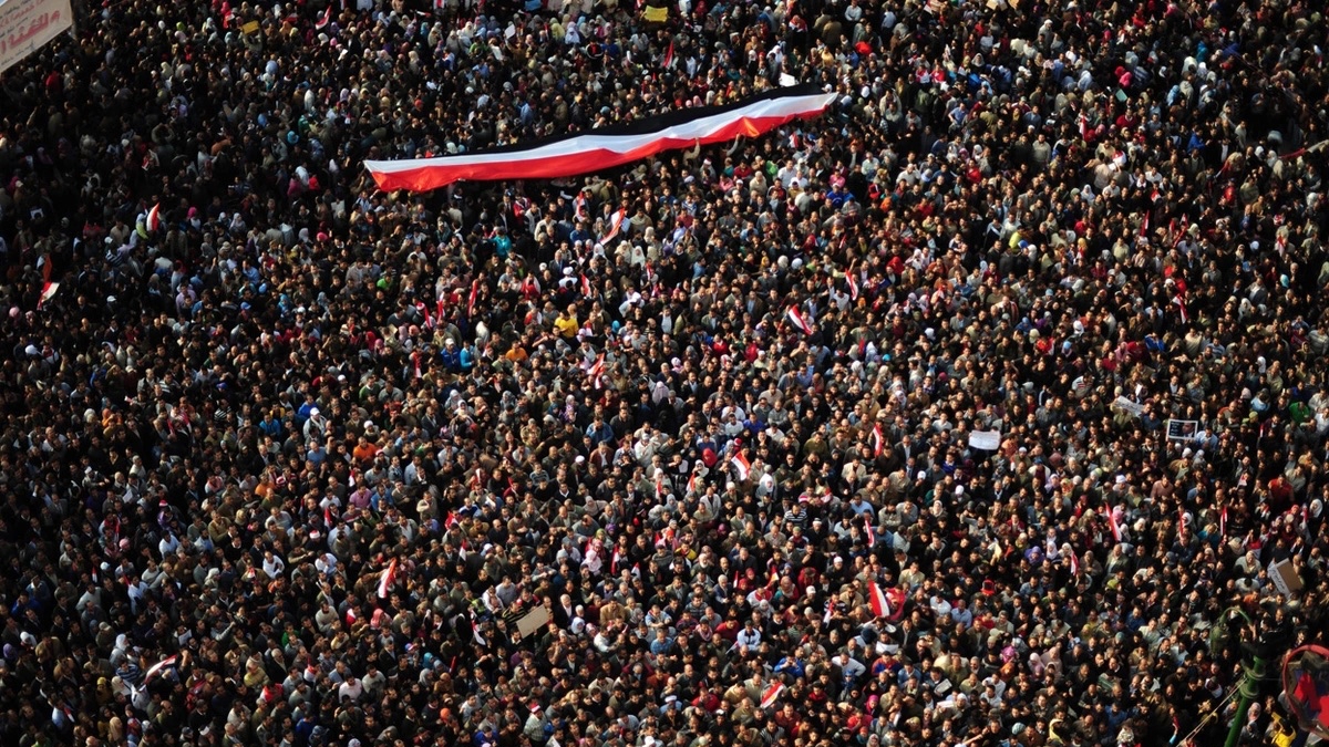 مئات آلاف المصريين في شوارع القاهرة تلبية لنداء الثورة في 8 كانون الثاني (يناير) 2011